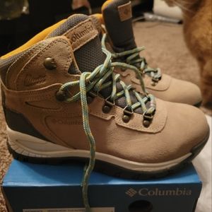 NWT columbia womens newton ridge waterproof boot